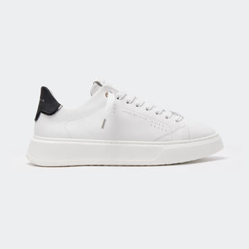 WHITE / BLACK SNEAKER